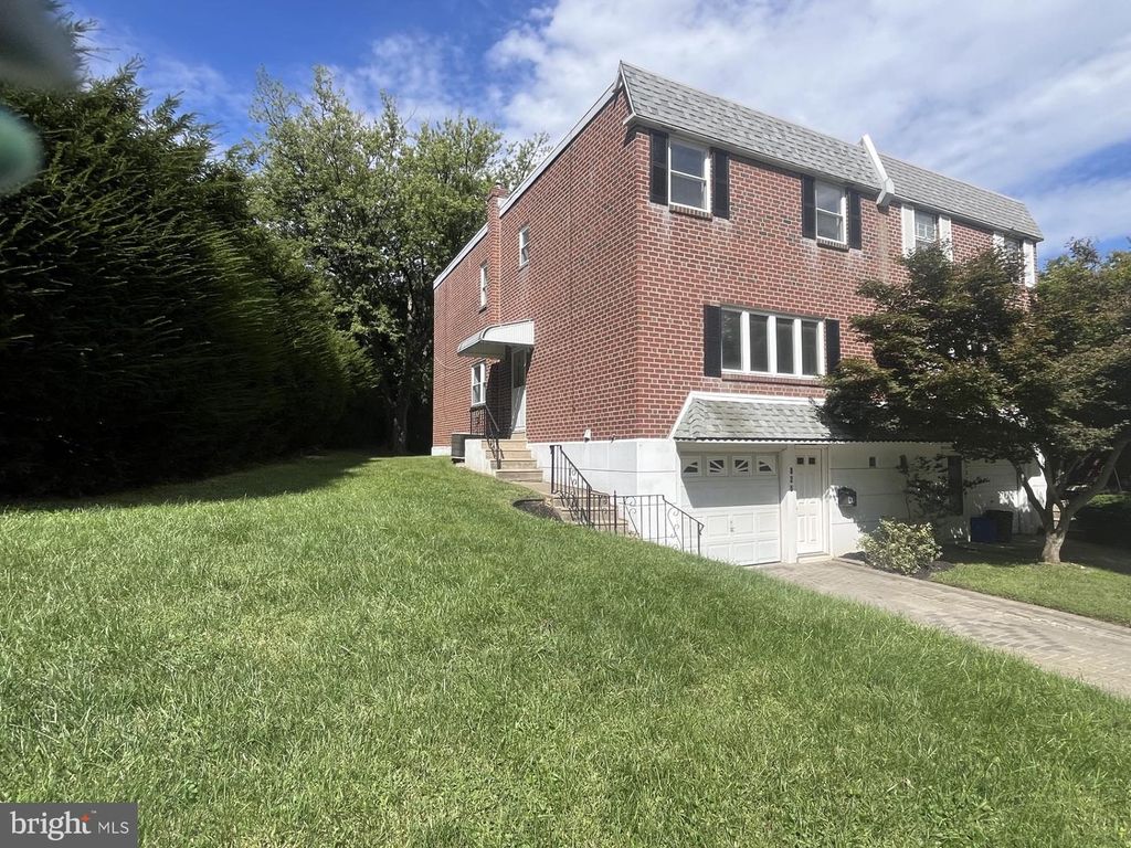 825 W BELLS MILL RD, Philadelphia, PA 19128 — photo 2