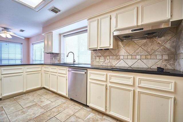 5022 Moss Run Drive, Missouri City, TX 77459