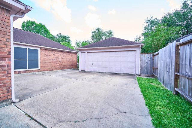 5022 Moss Run Drive, Missouri City, TX 77459