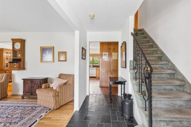 2 Garvey Drive, Hauppauge, NY 11788