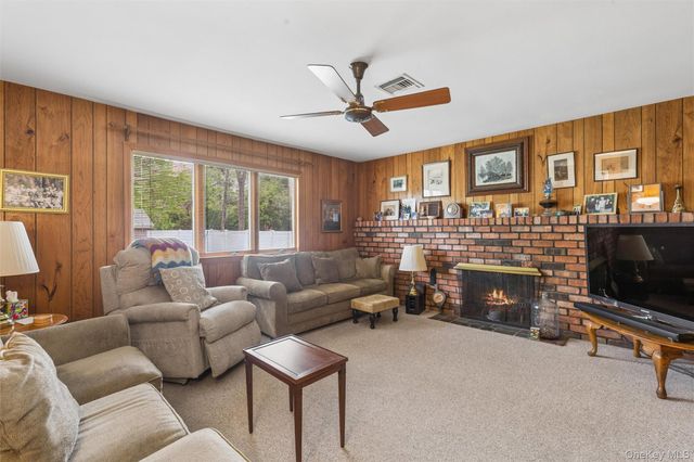 2 Garvey Drive, Hauppauge, NY 11788