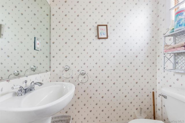 2 Garvey Drive, Hauppauge, NY 11788