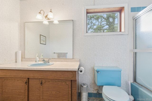 2 Garvey Drive, Hauppauge, NY 11788