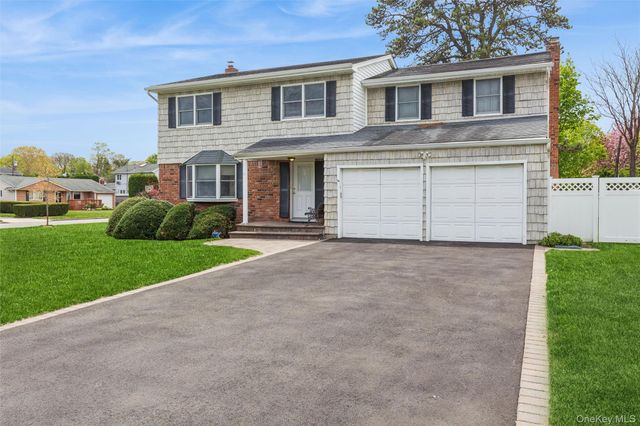 2 Garvey Drive, Hauppauge, NY 11788