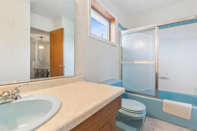 2 Garvey Drive, Hauppauge, NY 11788