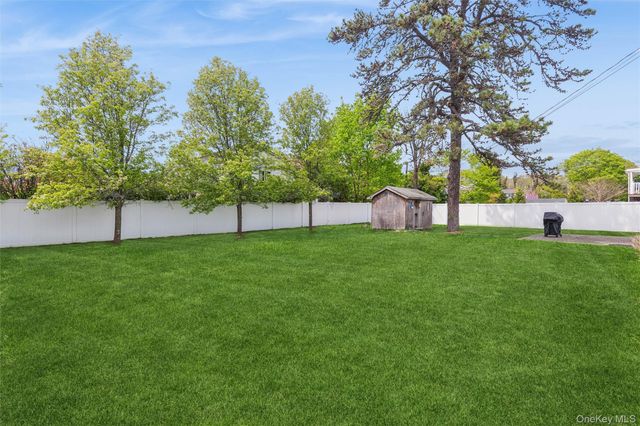 2 Garvey Drive, Hauppauge, NY 11788