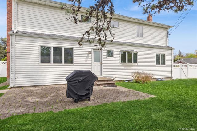 2 Garvey Drive, Hauppauge, NY 11788