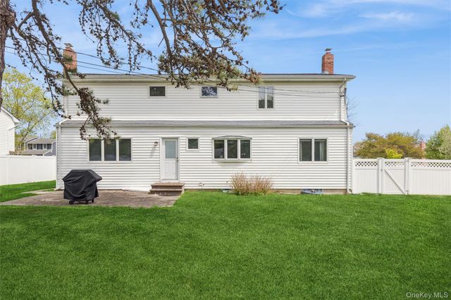 2 Garvey Drive, Hauppauge, NY 11788