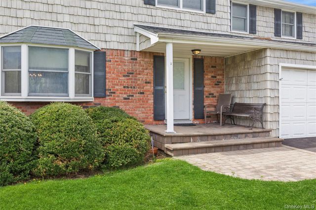 2 Garvey Drive, Hauppauge, NY 11788