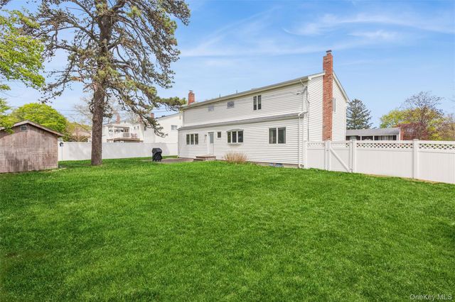 2 Garvey Drive, Hauppauge, NY 11788