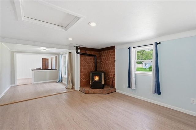 11 3rd Ave., Lakeville, MA 02347
