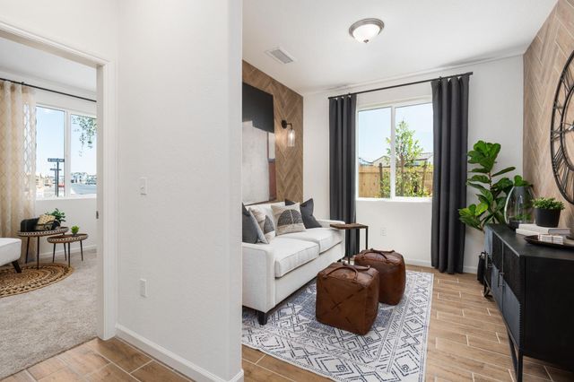 6757 E Oslin Avenue, Fresno, CA 93727