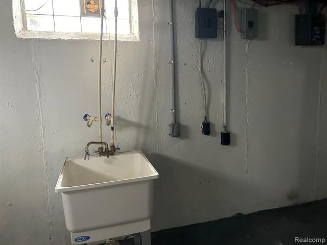 18515 Greenfield Road, Detroit, MI 48235