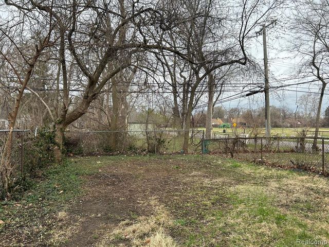 18515 Greenfield Road, Detroit, MI 48235