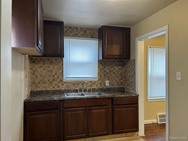 18515 Greenfield Road, Detroit, MI 48235