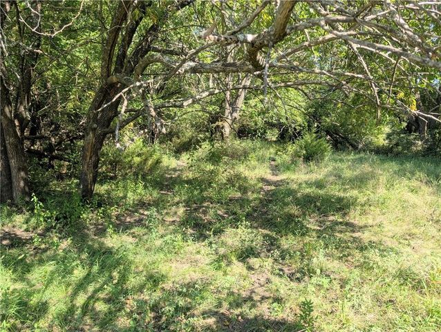 1013 2400th Street, Laharpe, KS 66751