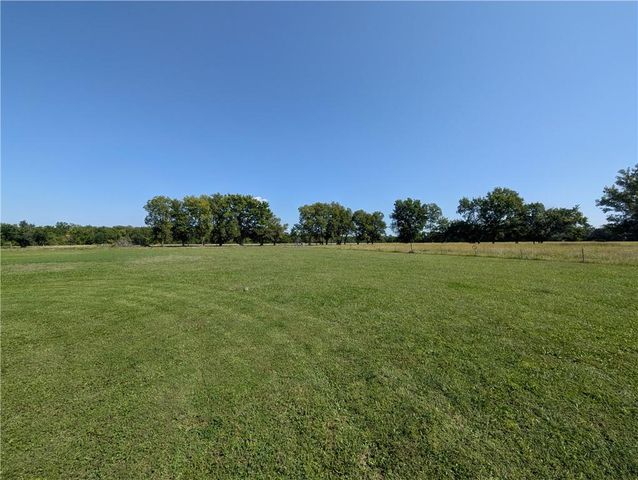 1013 2400th Street, Laharpe, KS 66751