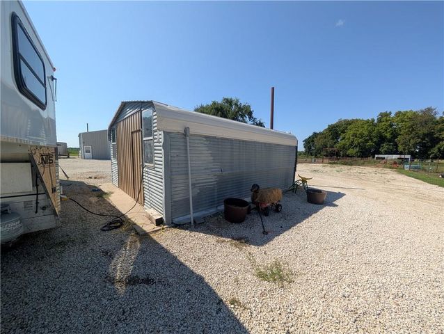 1013 2400th Street, Laharpe, KS 66751