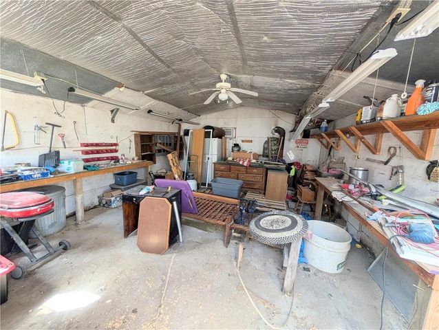 1013 2400th Street, Laharpe, KS 66751