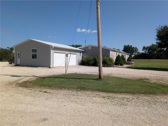 1013 2400th Street, Laharpe, KS 66751