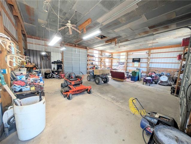 1013 2400th Street, Laharpe, KS 66751