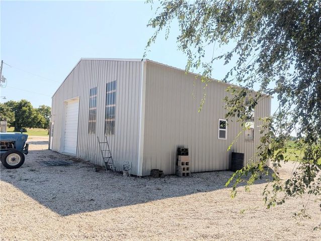 1013 2400th Street, Laharpe, KS 66751