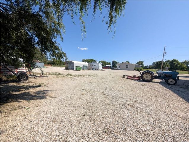 1013 2400th Street, Laharpe, KS 66751