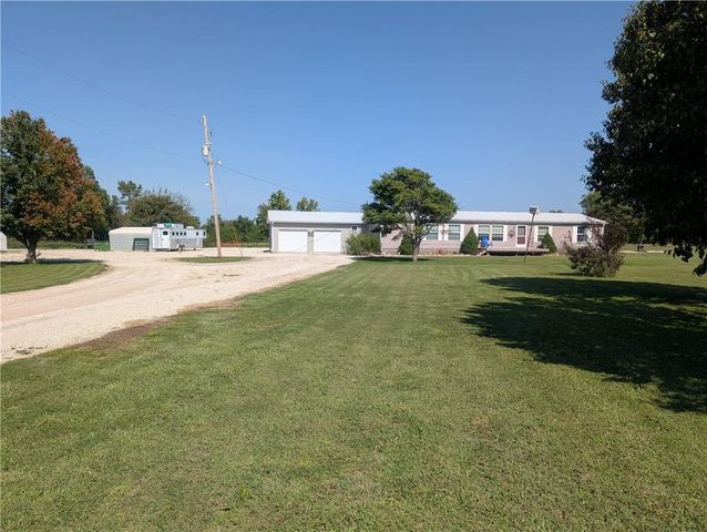 1013 2400th Street, Laharpe, KS 66751
