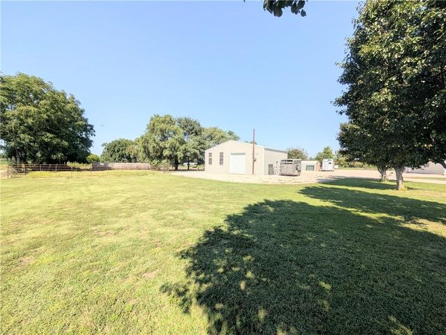 1013 2400th Street, Laharpe, KS 66751