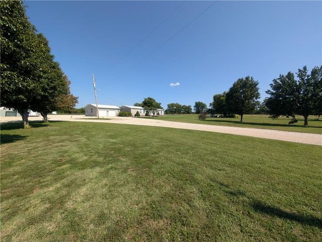 1013 2400th Street, Laharpe, KS 66751