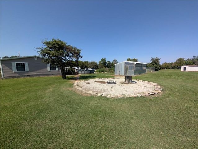 1013 2400th Street, Laharpe, KS 66751