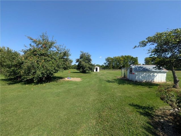1013 2400th Street, Laharpe, KS 66751
