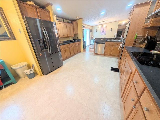 1013 2400th Street, Laharpe, KS 66751