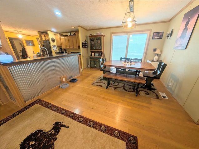 1013 2400th Street, Laharpe, KS 66751