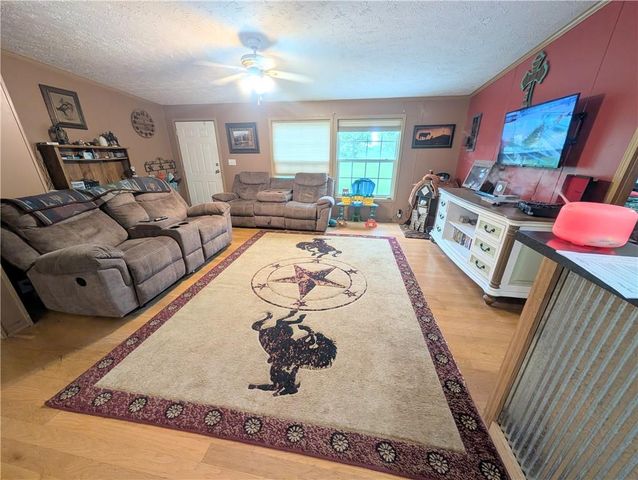 1013 2400th Street, Laharpe, KS 66751