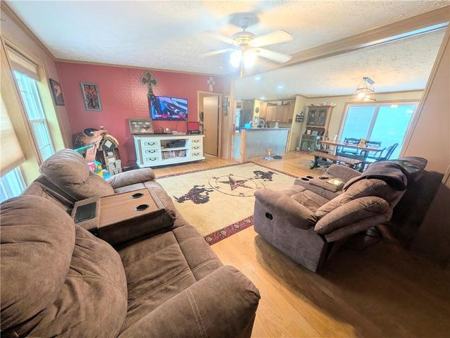 1013 2400th Street, Laharpe, KS 66751