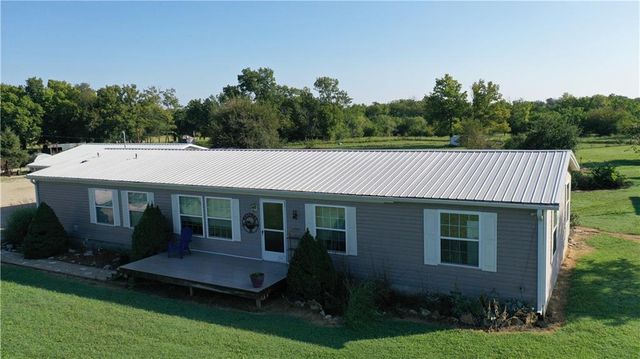 1013 2400th Street, Laharpe, KS 66751