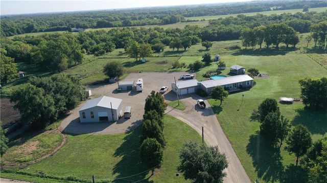 1013 2400th Street, Laharpe, KS 66751