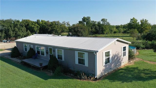 1013 2400th Street, Laharpe, KS 66751