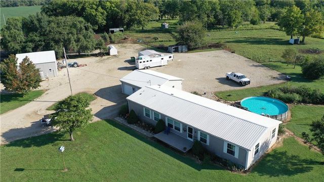 1013 2400th Street, Laharpe, KS 66751