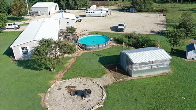 1013 2400th Street, Laharpe, KS 66751