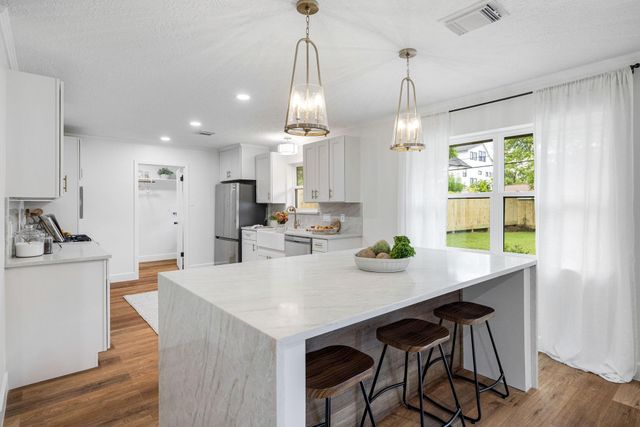 8713 Timberside Drive, Houston, TX 77025