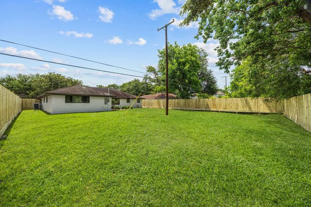 8713 Timberside Drive, Houston, TX 77025