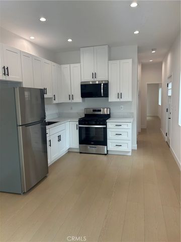 11052 Emelita Street, North Hollywood, CA 91601