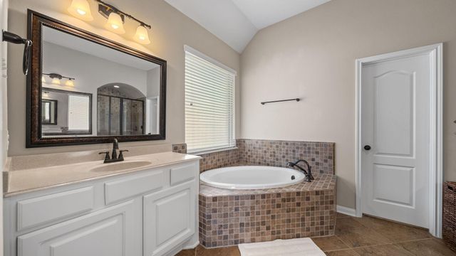 7935 Lake Commons Drive, Rosenberg, TX 77469