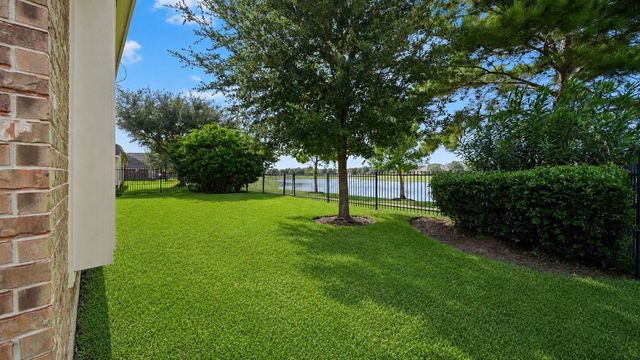 7935 Lake Commons Drive, Rosenberg, TX 77469