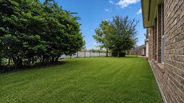 7935 Lake Commons Drive, Rosenberg, TX 77469