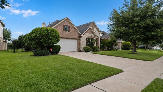 7935 Lake Commons Drive, Rosenberg, TX 77469