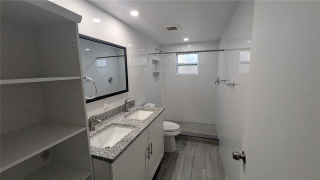 5723 9TH STREET CIRCLE E, Bradenton, FL 34203