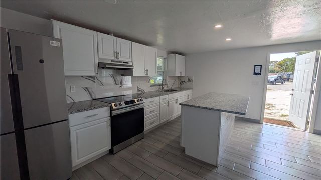 5723 9TH STREET CIRCLE E, Bradenton, FL 34203